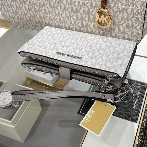 MICHAEL KORS LARGE DOUBLE ZIP WRISTLET 
Bright White - Picture 5 of 16